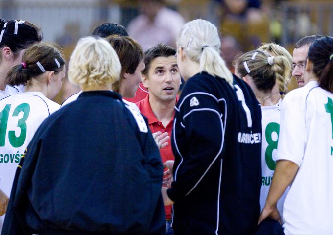 Iz časov v Olimpiji. Fotografija je iz leta 2009, ko je Olimpija po desetih letih premagala Krim. S svetlimi lasmi je Miša Marinček, ta hip ena najboljših vratark na svetu. | Foto: Vid Ponikvar