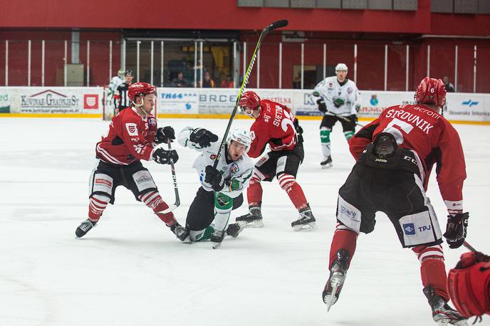 Jesenice - Olimpija | Hokejisti Jesenic so v dobrih dveh tednih še drugič premagali neprepričljive Ljubljančane. | Foto Peter Podobnik/Sportida