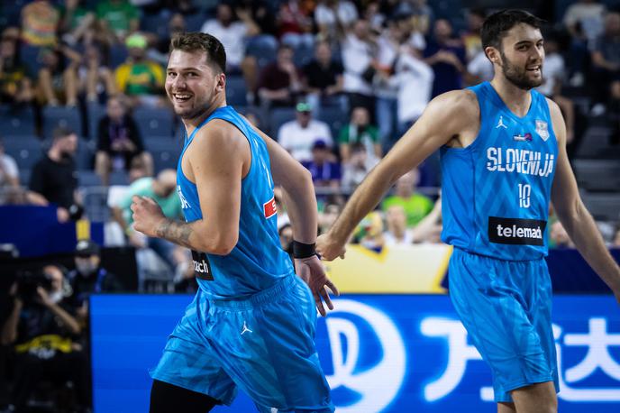 Slovenija Madžarska Luka Dončić Mike Tobey | Slovenci tudi na letošnjem EuroBasketu nizajo zmage. Po Litvi so ugnali še Madžarsko. | Foto Vid Ponikvar