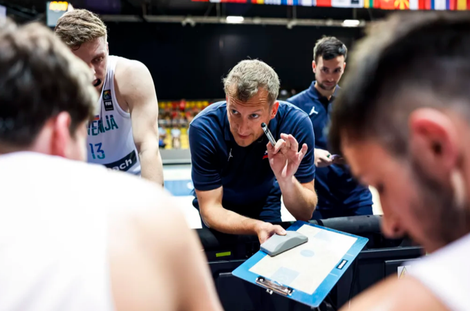 Peter Markovinovič je Slovenijo vodil do naslova evropskih podprvakov, leta 2019 je izbrano vrsto do 18 let popeljal do bronaste medalje. | Foto: FIBA