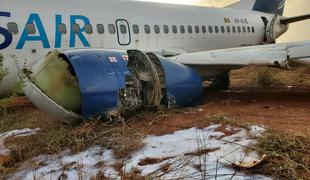 Boeing v Senegalu zapeljal z vzletne steze, poškodovanih 11 ljudi #video