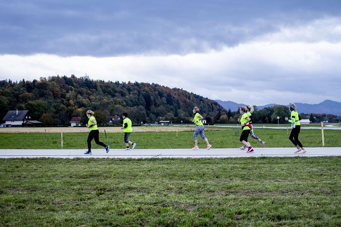 Maraton Tržič | Takole so v petek tekle ljubiteljice teka v Tržiču. | Foto Ana Kovač