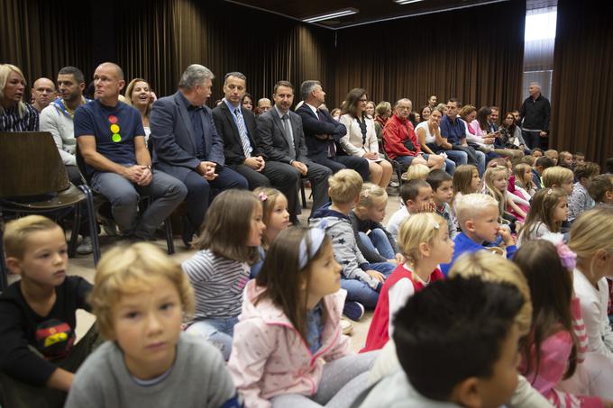 Slovesni sprejem prvošolcev osnovnih šol Franceta Prešerna in Helene Puhar v Kranju. | Foto: Bojan Puhek