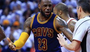 Cleveland Cavaliers pometli s Torontom, za Jamesa že deveti finale #video