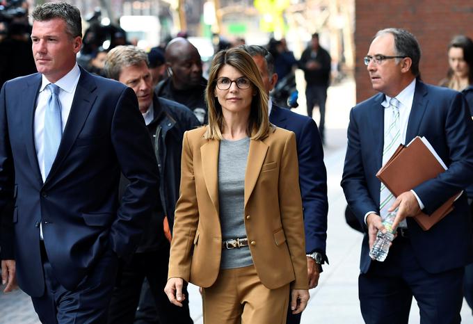 Lori Loughlin ob prihodu na sodišče | Foto: Reuters