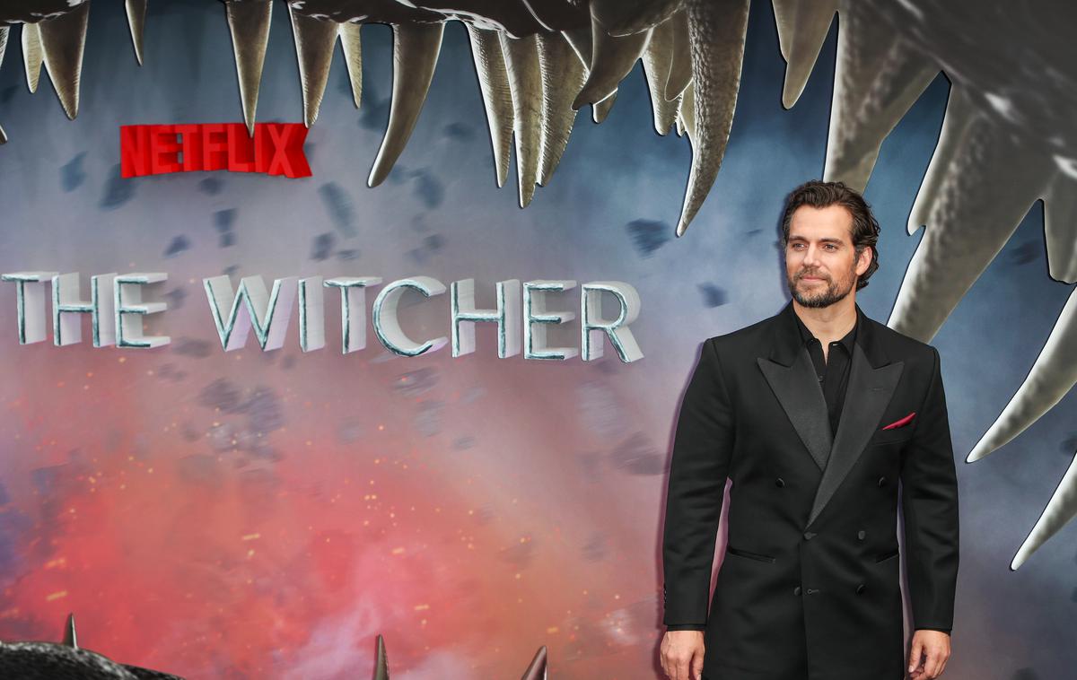 The Witcher, Henry Cavill | Netflix je še pred prihodom druge sezone potrdil snemanje prihajajoče tretje in četrte sezone, za katero napovedujejo veliko spremembo v igralski zasedbi. Henry Cavill je namreč konec oktobra lani naznanil novico, da bo v četrti sezoni Geralta iz Rivie igral Liam Hemsworth. | Foto Guliverimage