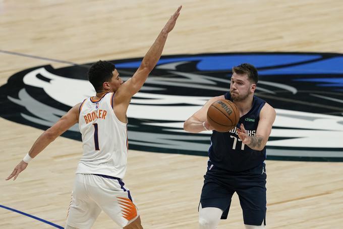 Pred slabim mesecem dni sta Luka Dončić in Devin Booker v istem večeru skupaj dosegla kar 135 točk. | Foto: Guliverimage/Vladimir Fedorenko