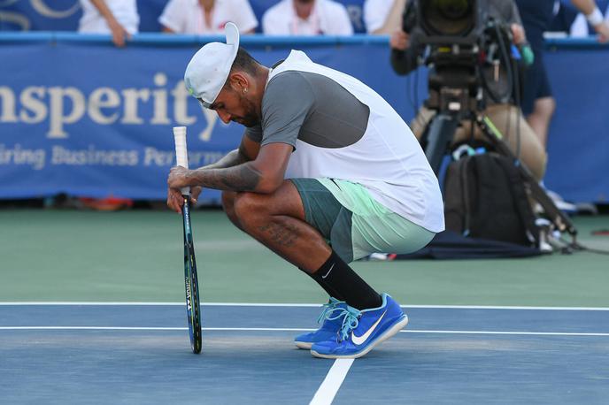 Nick Kyrgios | Nick Kyrgios je moral predati dvoboj. Avstralca muči poškodba kolena. | Foto Guliverimage