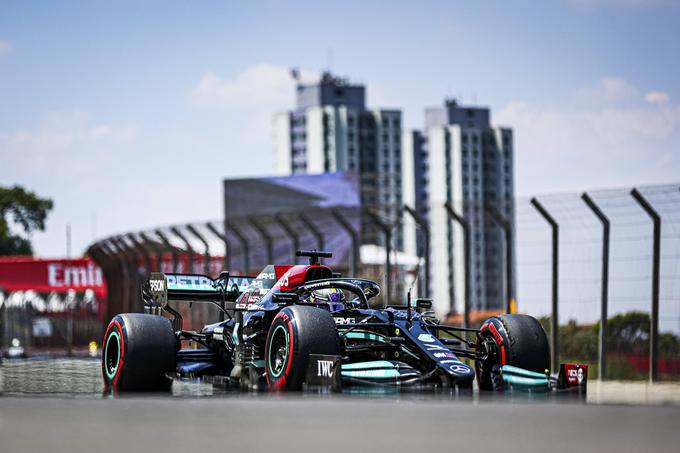 Lewis Hamilton je lani osvojil svojo tretjo zmago na VN Brazilije. | Foto: Reuters