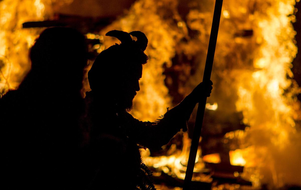 Švedska walpurgis night | V švedskem mestu Lund bodo množična zbiranja ob kresovih poskušali preprečiti s piščančjim gnojem. | Foto Reuters