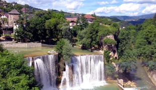 Jajce: slapovi, mlinčki in motoristi v rojstnem kraju Jugoslavije