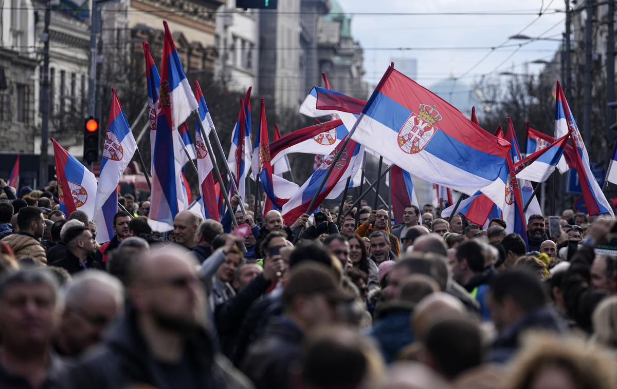 Beograd Protest | Protestu, ki poteka pod sloganom Ne strinjamo se, so se pridružili tudi študentski aktivisti, ki zahtevajo "očiščenje" volilnih imenikov in so v šotorih 24 ur protestno blokirali prometno križišče pred pristojnim ministrstvom v središču Beograda. | Foto Guliverimage