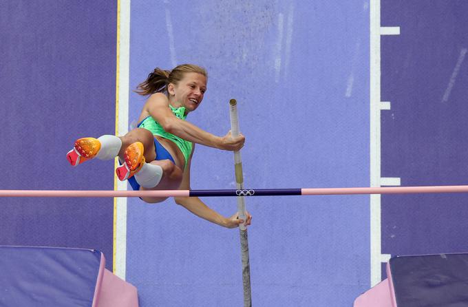 Tina Šutej je v finalu skoka s palico zasedla 19. mesto, preskočila je le začetno višino 4,40 m. | Foto: Reuters