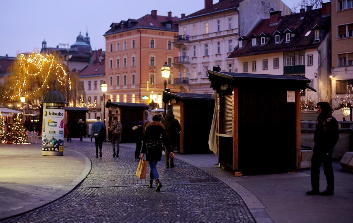 sejem, hišice, Ljubljana, prazniki | Gostinci lahko najamejo male ali velike gostinske hišice na Prazničnem sejmu, in sicer v času od 29. novembra letos do 5. januarja 2025. Hišice bodo na različnih lokacijah imele različen delovni čas. Za najdražjo hišico, ki bo stala na Cankarjevem nabrežju, bo cena najema znašala 16.500 evrov. | Foto Daniel Novakovič/STA