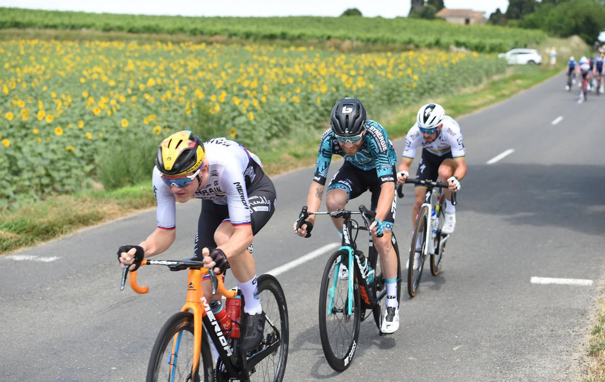 Matej Mohorič | Matej Mohorič si je z Julianom Alaphilippom in Quentinom Pacherjem v začetku etape celo privozil nekaj deset metrov prednosti, a njihov poskus bega ni bil uspešen. | Foto Guliverimage