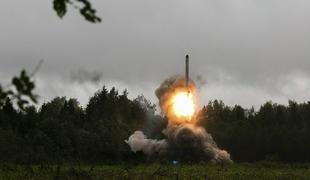 Severna Koreja izstrelila balistično raketo. Japonski premier: Gre za vse hujšo provokacijo.