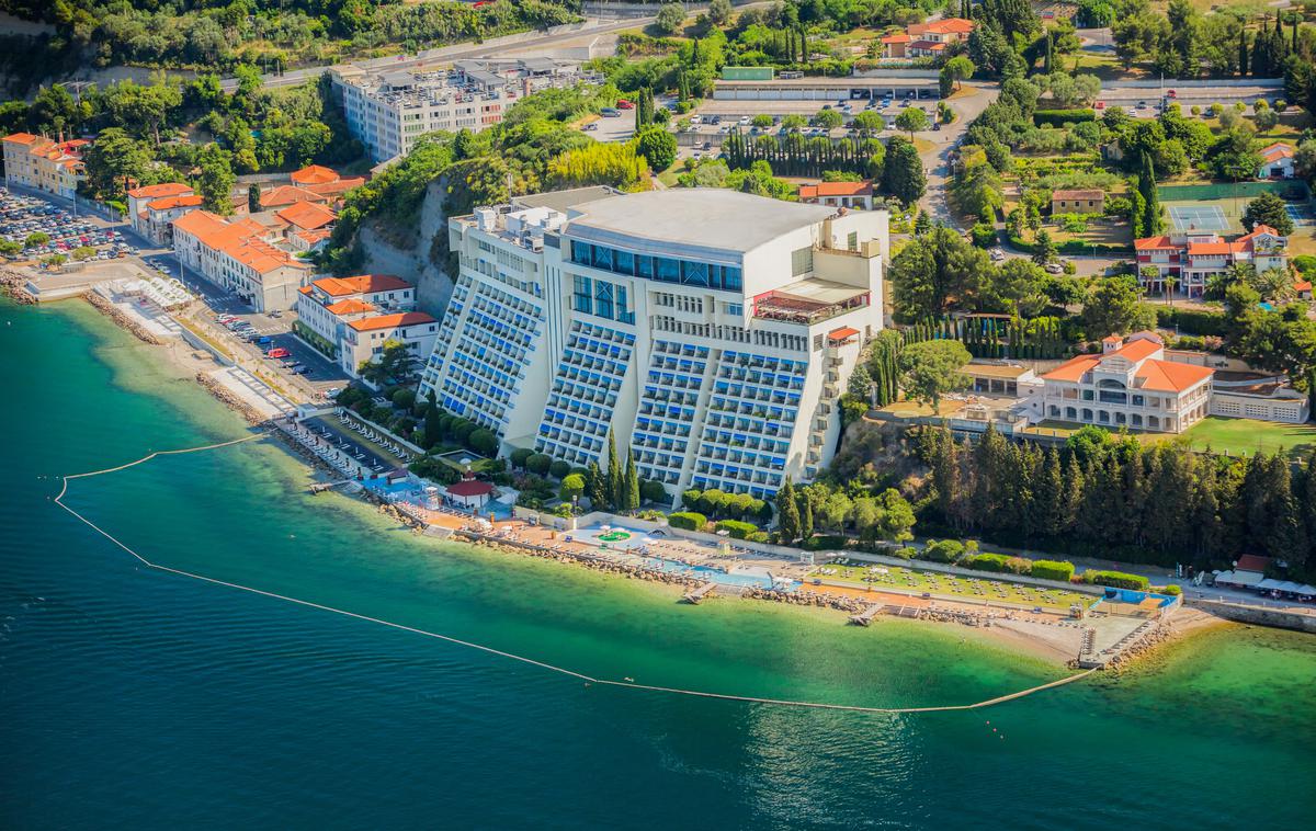 Porotorž hotel bernardin sava turizem | Vlada je v ponedeljek holdingu zagotovila sredstva za odkup deleža v Savi. Osnovni kapital SDH se bo v skladu z vladnim sklepom z dobrih 260 milijonov evrov povečal za 41,6 milijona evrov na nekaj manj kot 302 milijona evrov.