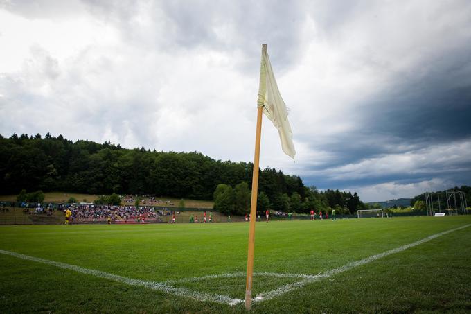 Novomeški Portoval nima razsvetljave, niti pokrite tribune. | Foto: Vid Ponikvar