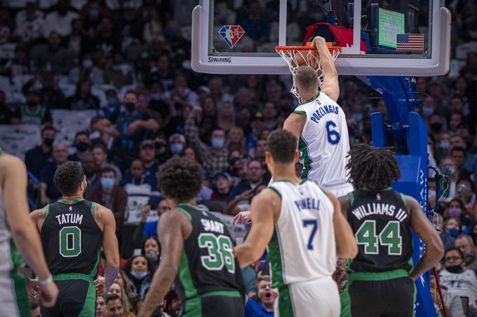 Kristaps Porzingis je v tej sezoni za Dallas zaigral šele četrtič. | Foto: Reuters