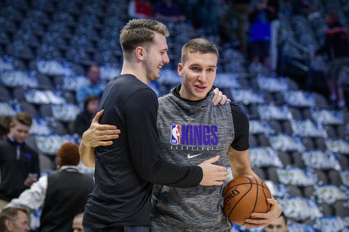 Luka Dončić in Bogdan Bogdanović sta stara znanca še iz evrolige in finala Eurobasketa 2017. | Foto: Reuters