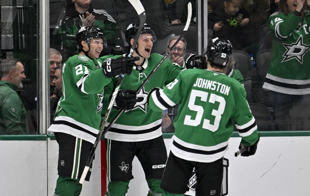 Dallas Stars | Hokejisti Dallas Stars so s štirimi goli v zadnji četrtini in rezultatom 6:2 premagali Calgary Flames. | Foto Reuters