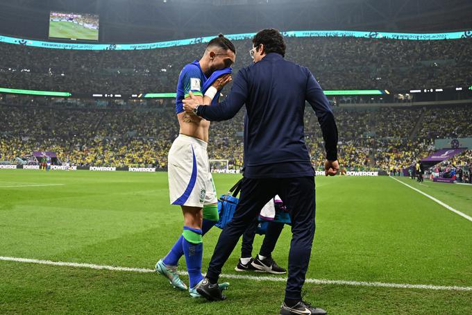 Alex Telles je moral v petek z igrišča po 54 minutah ... | Foto: Reuters