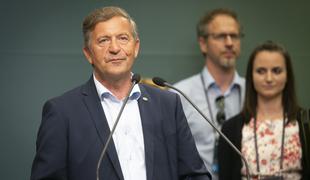 Karel Erjavec naj bi se vrnil v Desus