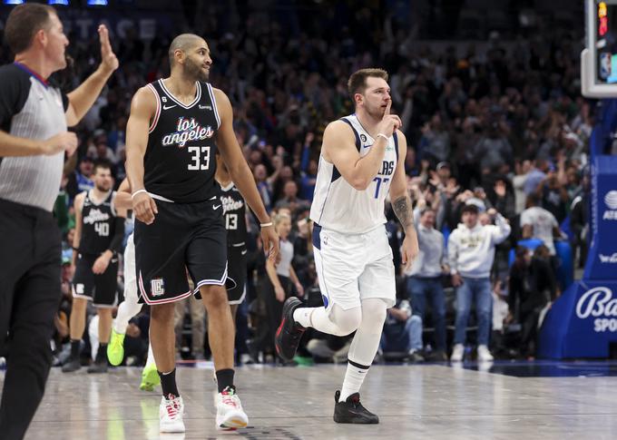 Odziv Luke Dončića, ko je zadel neverjetno trojko. | Foto: Reuters