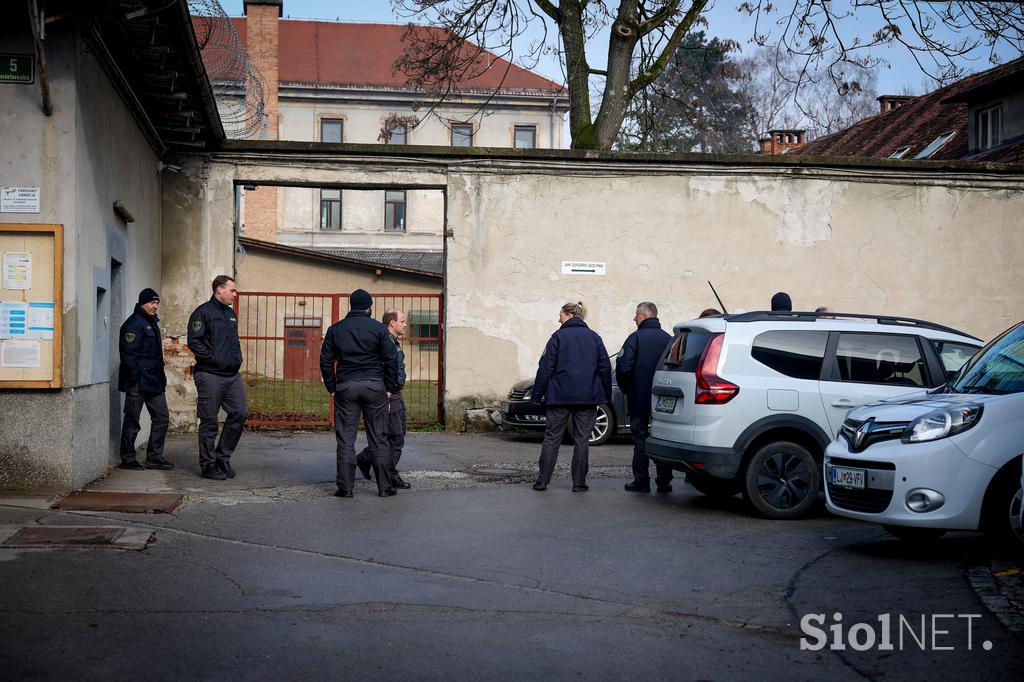 Protest pravosodnih policistov na Povšetovi