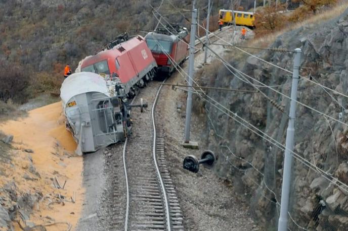 Železniška nesreča | Po neuradnih informacijah se vlak ni zaustavil, ker so mu odpovedale zavore. | Foto Europe Trains Railways ECC/Facebook