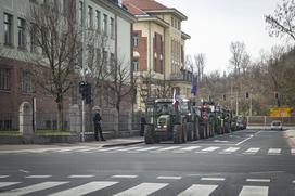 Protestni shod Sindikata kmetov Slovenije. Traktor, kmet, protest.