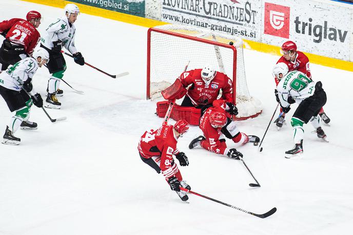 Jesenice - Olimpija | Hokejisti Olimpije in Jesenic bi morali v soboto začeti četrtfinale Alpske lige, a so vse aktivnosti v ligi do 16. marca ustavljene. | Foto Peter Podobnik/Sportida