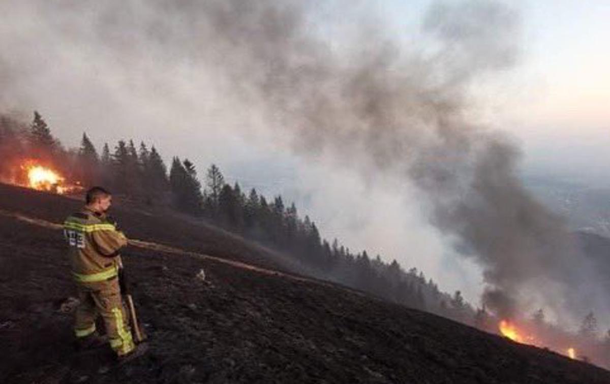 Požar nad Preddvorom | V prihodnjem sedemdnevnem obdobju bistvenih sprememb ni pričakovati, sušne razmere bodo vztrajale, v četrtkovi izdaji Sušomer navaja agencija za okolje. | Foto Uprava za zaščito in reševanje