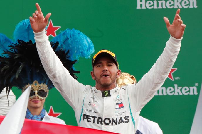 Lewis Hamilton | Lewis Hamilton je v skupnem seštevku še ušel konkurenci. | Foto Reuters