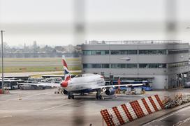 Heathrow. Požar transformator.