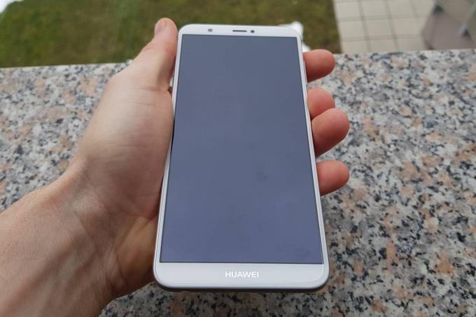 Huawei P Smart spada v Huaweievo družino pametnih telefonov P, v kateri sta lani blestela modela P10 in P10 Plus. Gre za eno od dveh najbolj prepoznavnih serij Huaweievih pametnih telefonov - druga je Mate.  | Foto: Matic Tomšič