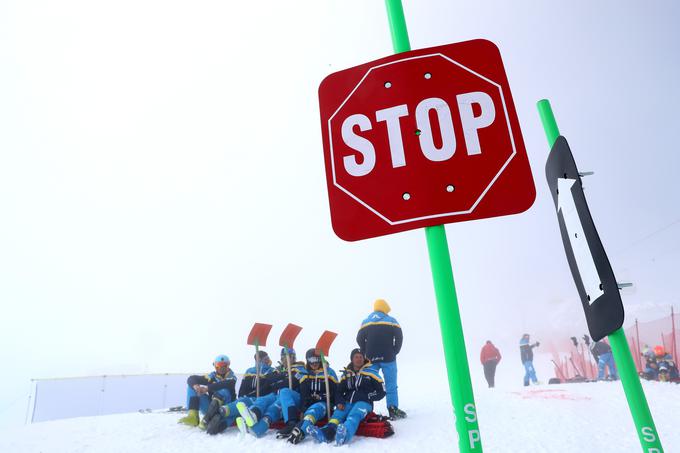 Megleni pas sredi smukaške proge v sicer sončnem St. Moritzu je preprečil izvedbo tekme. | Foto: Guliverimage/Getty Images