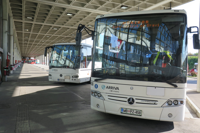 Arriva, avtobus | V Nomagu so za N1 pojasnili, da se je na podlagi njihovega lastnega nadzora izkazalo, da so dejanske potrebe potnikov odstopale od predvidenih voznih redov in da se je večina pritožb potnikov nanašala na spremembe voznih redov, ne na samo izvajanje prevozov. | Foto STA