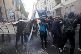 Policija nad protestnike v Frankfurtu