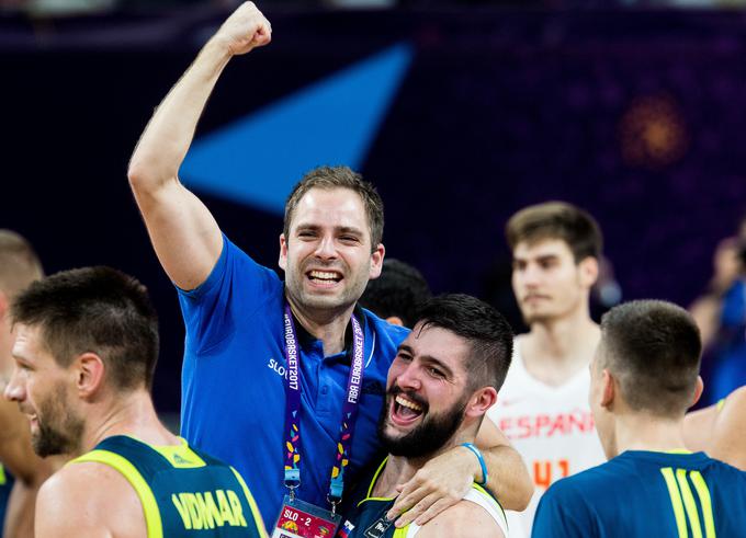 Matej Likar in Žiga Dimec ob uvrstitvi Slovenije v finale Eurobasketa. | Foto: Vid Ponikvar