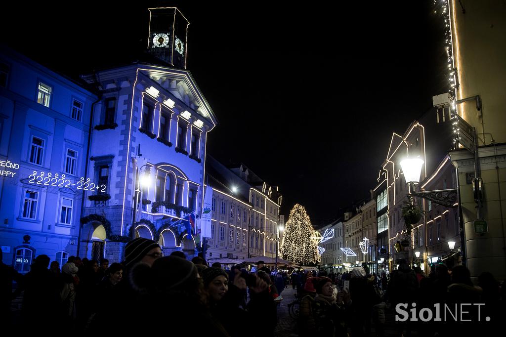 Ljubljana praznična okrasitev lučke december