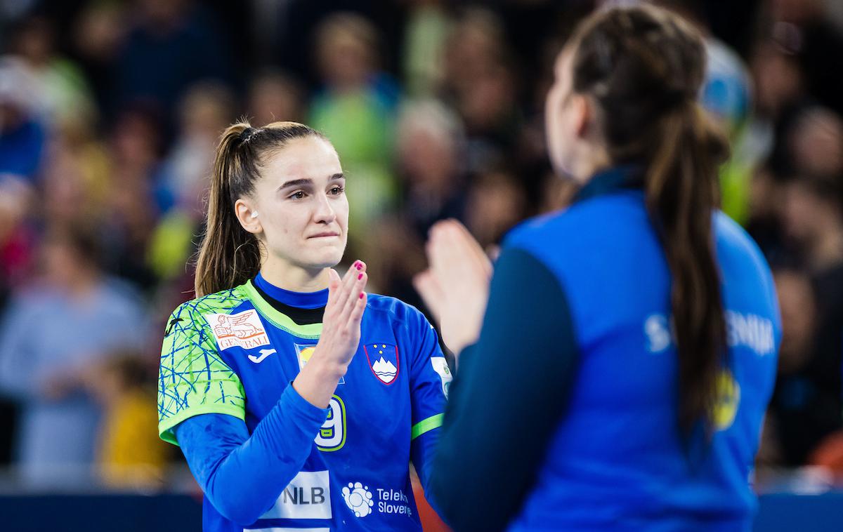 EHF Euro2022: Slovenija - Madžarska, slovenska ženska rokometna reprezentanca Nina Žabjek | Rokometašica Nina Spreitzer | Foto Grega Valančič/Sportida