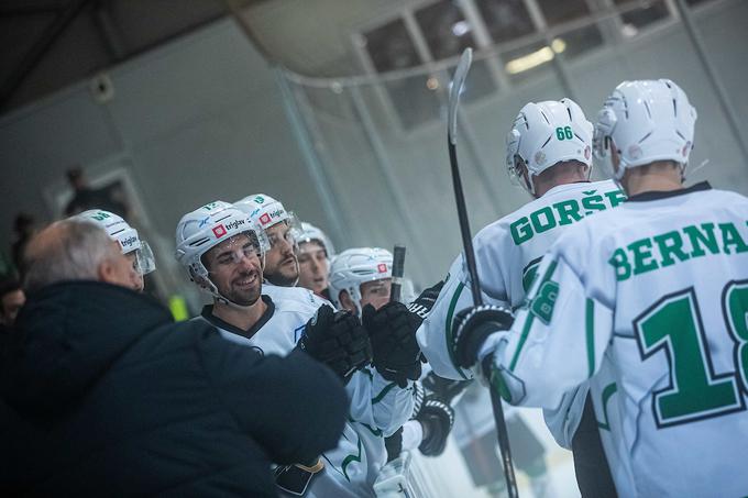 Branilec naslova HK SŽ Olimpija se bo v polfinalu pomeril s HK Triglav Kranj. | Foto: Grega Valančič / Sportida