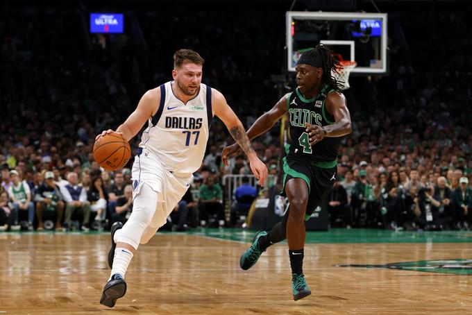 Luka Dončić v finalu proti Bostonu | Foto: Reuters