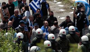 V nasilnih protestih v Skopju več ranjenih