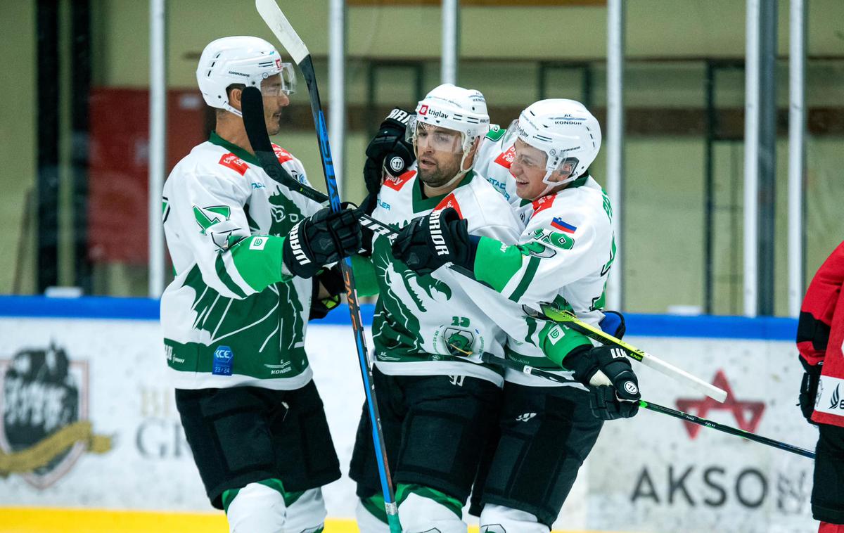 HK Olimpija : HDD Jesenice, poletna liga Bled | Prvi večni derbi sezone so s 4:1 dobili Ljubljančani. | Foto Facebook HK SŽ Olimpija