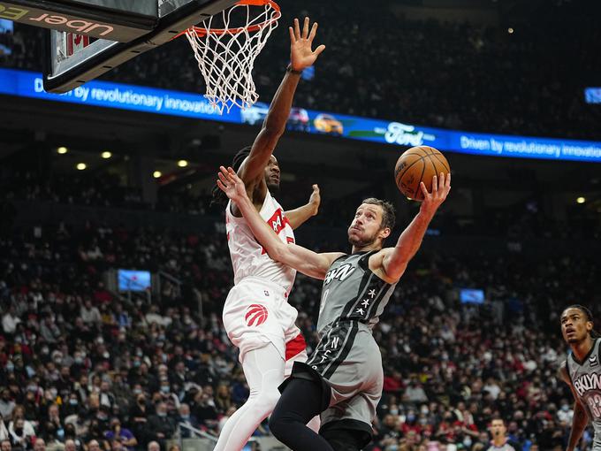 Goran Dragić je proti nekdanjim soigralcem na gostovanju v Torontu dosegel deset točk. | Foto: Reuters