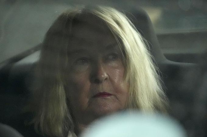 V postopku sodeluje tudi mati žrtve June Steenkamp, ki ni prepričana, ali se je Pistorius res pokesal za dejanje, ki ga je storil. Oče Reeve Steenkamp je umrl septembra. | Foto: Guliverimage