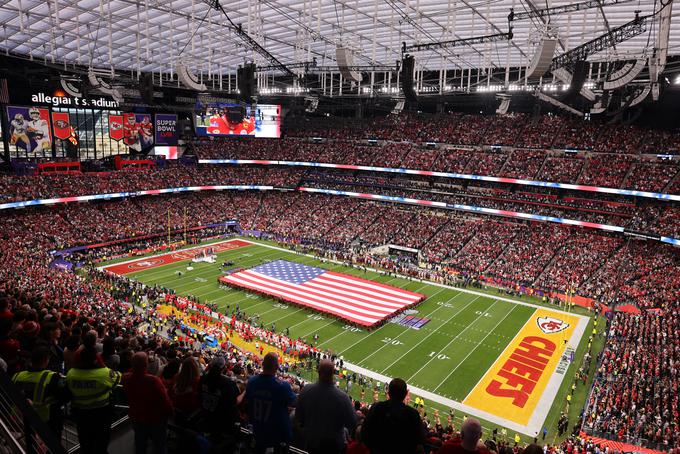 Allegiant Stadium, pa tudi Las Vegas, je sploh prvič gostil največjo ameriško športno tekmo, Super Bowl. | Foto: Reuters