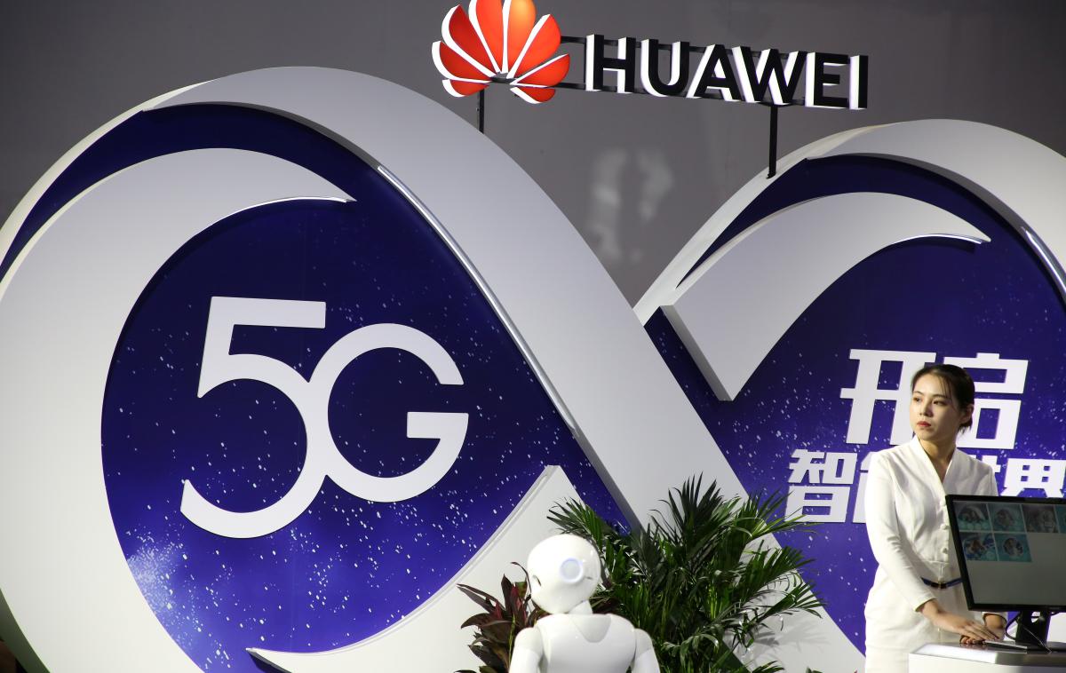 Huawei, 5G | Peter Zhou, ki je pri Huaweiu odgovoren za uvedbo omrežij pete generacije, je ocenil, da ameriški politiki in uradniki ne razumejo tehnologije.  | Foto Reuters